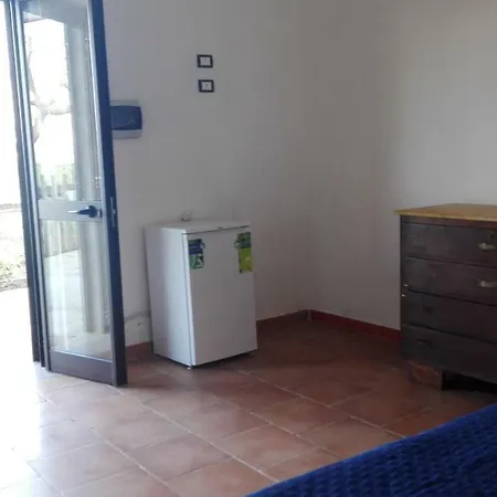 In Affitto Con Veranda E Parcheggio בית הארחה