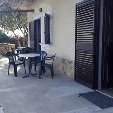 בית הארחה In Affitto Con Veranda E Parcheggio