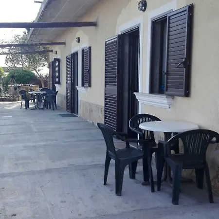 In Affitto Con Veranda E Parcheggio בית הארחה Zungri